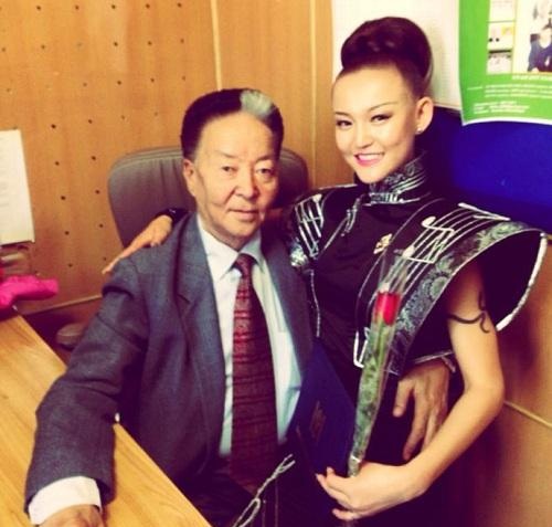 Мэргэжлийн дуучин болсон Жаннагийн шинэ зурагнаас